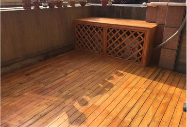 防腐木陽臺(tái)12